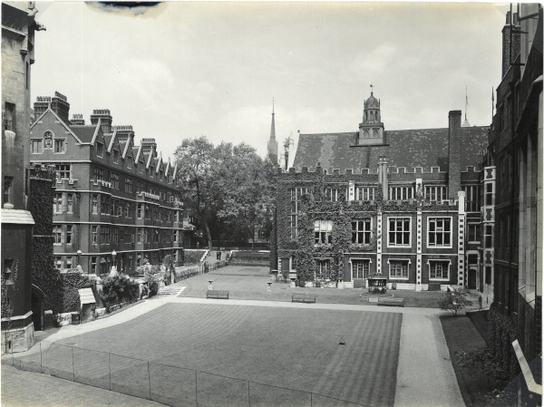 Photograph of Middle Temple Garden showing the lawn to be its primary feature. The boundary of the tennis courts can be seen in the foreground, c.1920-c.1939 (MT/19/PHO/10/17/2)