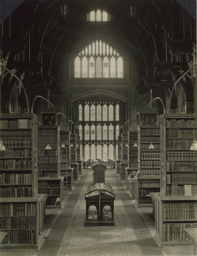 Photograph of the interior of the Middle Temple Library looking north, c.1927 (MT/19/PHO/5/2/2)