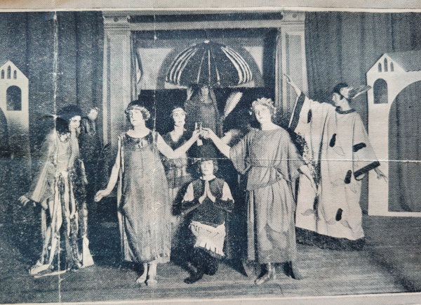 Photograph of the production of The Great Duke of Florence staged in Middle Temple Hall, February 1922 (MT/19/SCR/1)