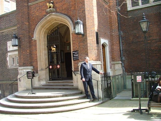 Passenger hoist adjacent to Hall entrance