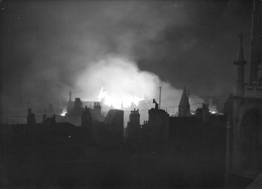 Photograph of the roof of Temple Church on fire, 10 May 1941 (MT/19/PHO/2/2/8)